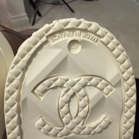 CHANEL beige and white CC Rain Boots - Picture 10 of 12